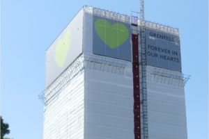 "Deconstruct UK incaricata della demolizione della Grenfell Tower: un compito delicato e cruciale per la sicurezza e la giustizia"