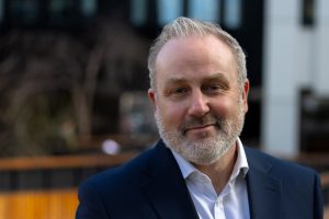 "Mace nomina Gary Sweeney direttore del settore consulenza sanitaria, scienze della vita e tecnologia in Europa: un passo verso l'innovazione e il successo"