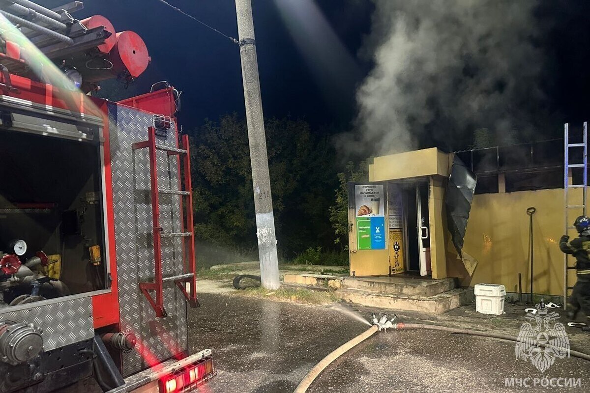 Incendio devastante a Ivanovo: negozio distrutto e comunità locale in allarme