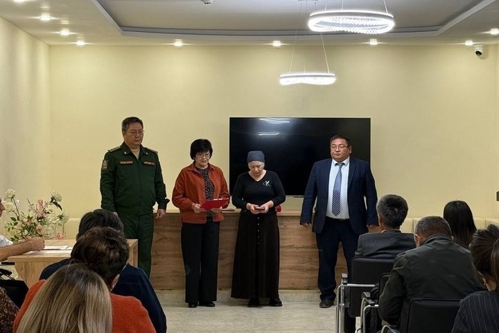 Onorificenza al Valor Militare: un Riconoscimento ai Familiari di un Eroe della Operazione Militare Speciale