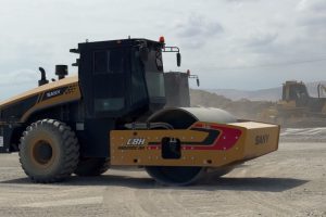 "Nuova pista di decollo e atterraggio all'aeroporto di Machachkala: miglioramenti per l'efficienza e la sicurezza delle operazioni aeree"