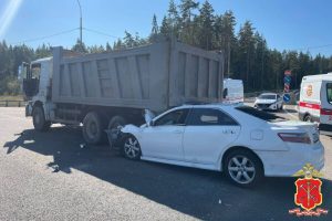 Tragedia lungo la strada Scandinavia: tre vittime in un incidente frontale con un camion