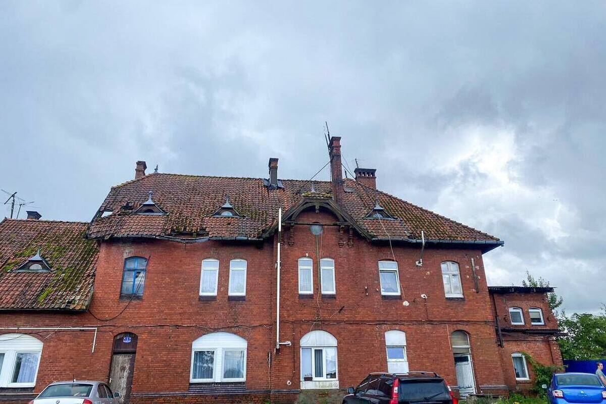 "Restauro del tetto della storica stazione ferroviaria di Friedland: conservare il patrimonio storico di Pravdinsk"