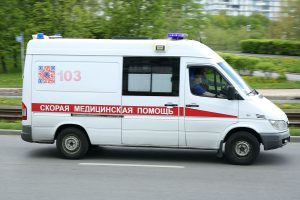 "Tragedia in un edificio: incendio al mattino, vittime e feriti, indagini in corso"