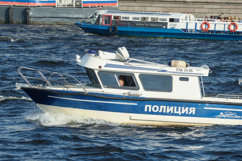 &quot;Collisione tra il battello &quot;Mago&quot; e il ponte di Belinskij a San Pietroburgo: indagini in corso e riparazioni in corso&quot;