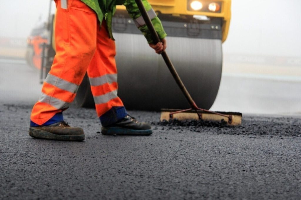 &quot;Ristrutturazione stradale nel villaggio di Elisenvaara: progetto nazionale per migliorare la sicurezza e la qualità della vita&quot;