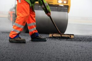 "Ristrutturazione stradale nel villaggio di Elisenvaara: progetto nazionale per migliorare la sicurezza e la qualità della vita"