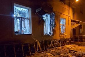 Attacco di un drone a Donetsk: feriti due giovani nel parco "Gulliver" - Indagini in corso e mobilitazione della comunità locale