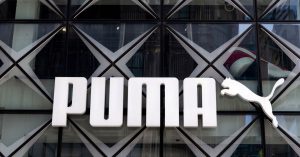 Il gruppo di lusso francese Pinault valuta la cessione della sua quota in Puma: possibili acquirenti cinesi interessati