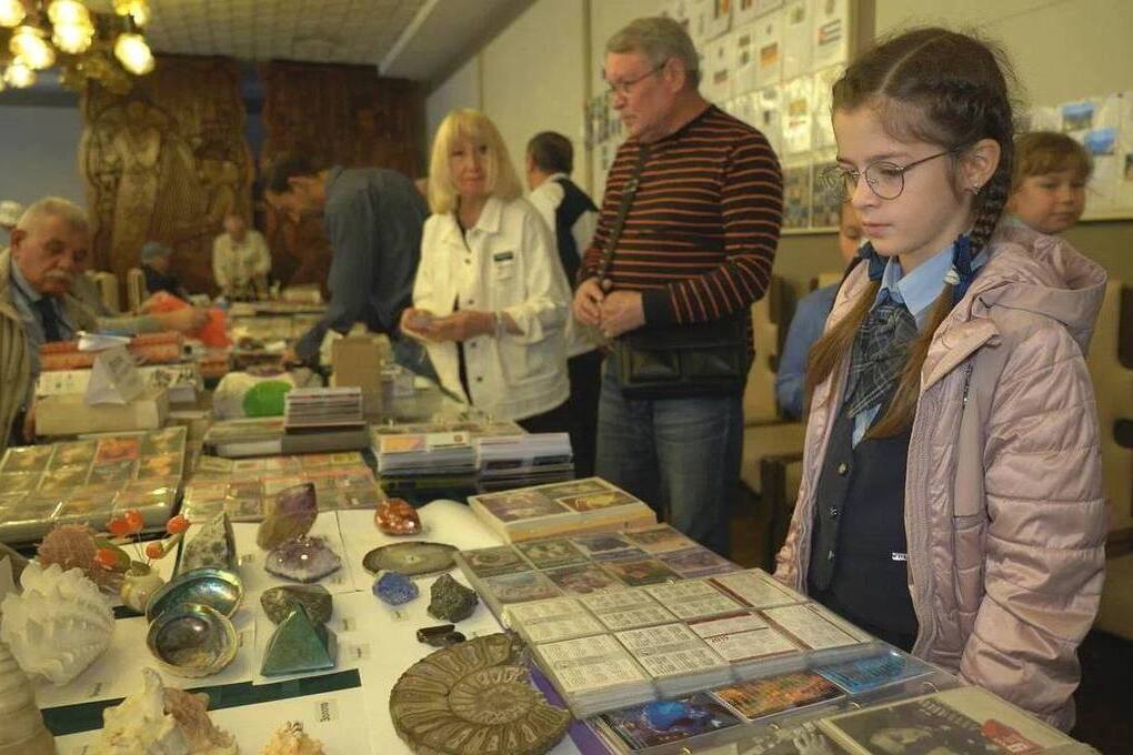 Festival dei Collezionisti Internazionali a Protvino: Celebrazione dell'80esimo Anniversario della Vittoria nella Grande Guerra Patriottica