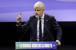 "Laurent Wauquiez incita i Repubblicani francesi a 'rendere possibile ciò che è necessario' ad Port-Marly"
