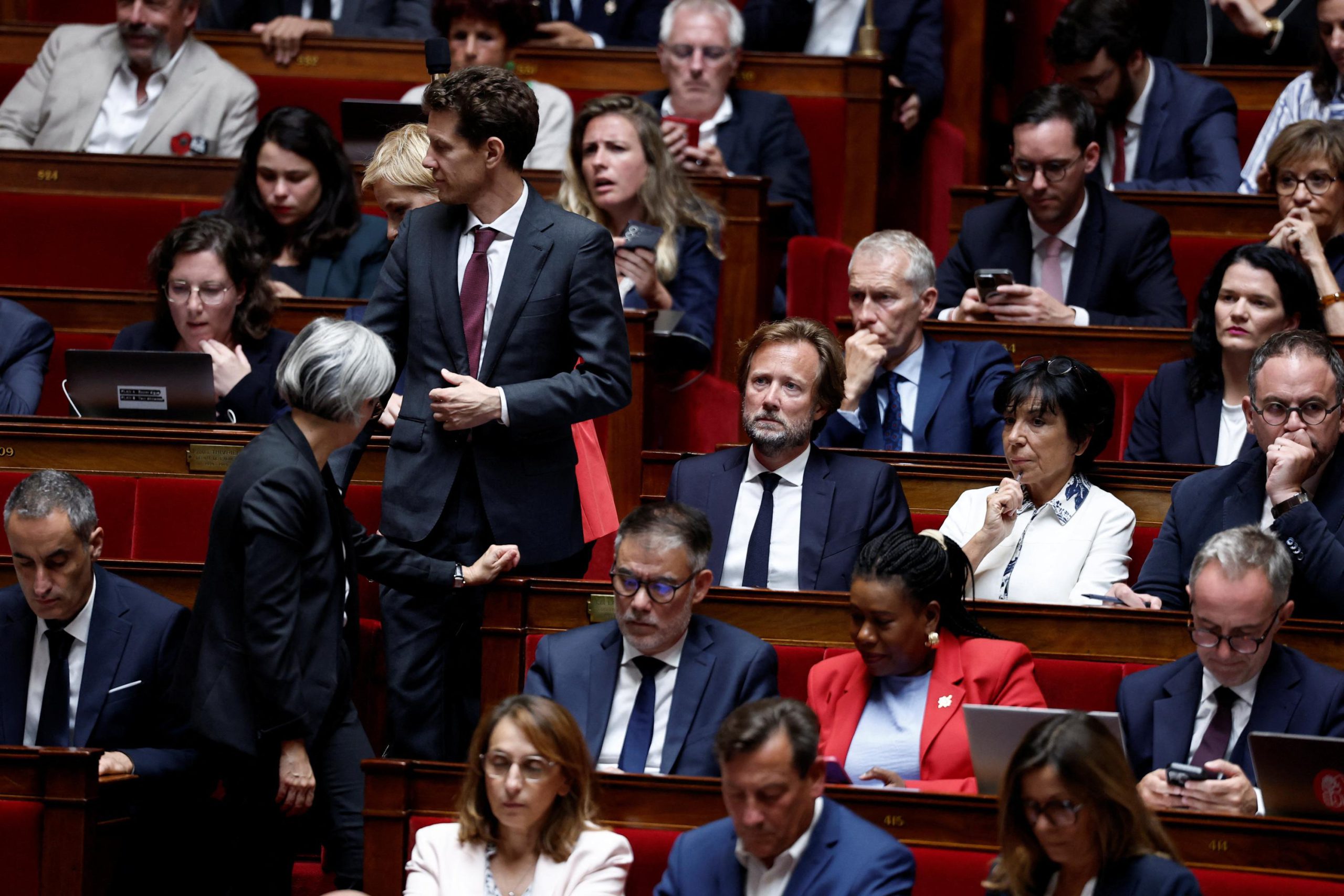 Sébastien Lecornu alla ricerca di un accordo con la sinistra per evitare la censura e risanare il debito pubblico