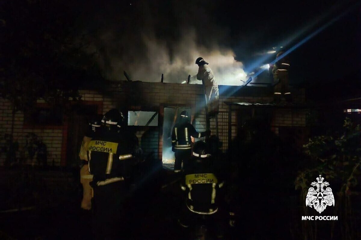 Пожар на Солнечной: в Старом Осколе горела баня