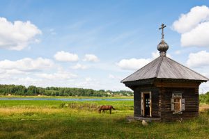 "La cura delle tombe secondo la Chiesa ortodossa: consigli per onorare i defunti"