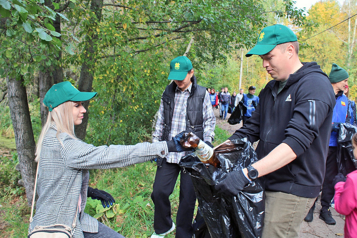 По всей Чувашии проходят осенние субботники