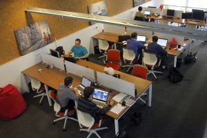 "Diritti dei lavoratori: il diritto al ridotto orario di lavoro prima delle festività in Russia"