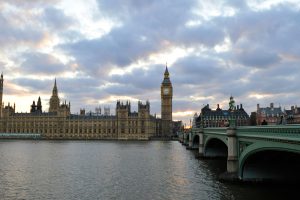 "Regno Unito esprime preoccupazione per le azioni di Israele a Gaza: non genocidio ma violazioni dei diritti umani"