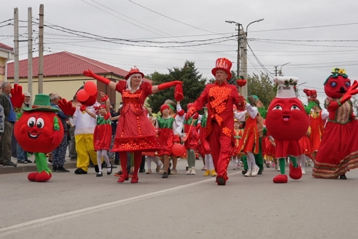 Il successo del festival "Pomodoro di Akhtubinsk" celebra la tradizione culinaria dell'oblast di Volgograd