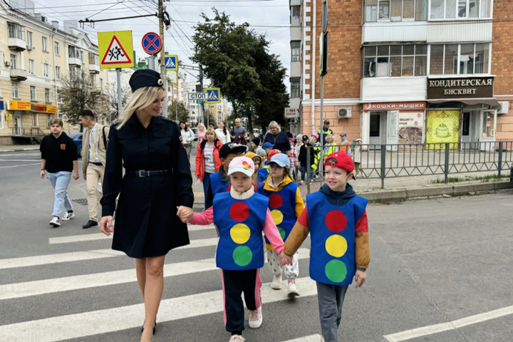 &quot;Escursione educativa per bambini: imparare le regole della strada fin da piccoli&quot;