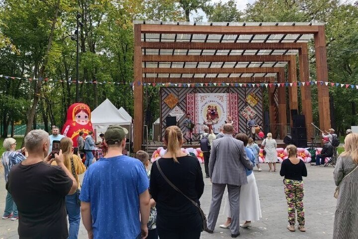 &quot;Festival folkloristico del Cremlino a Serpuchov: un ponte tra culture&quot;