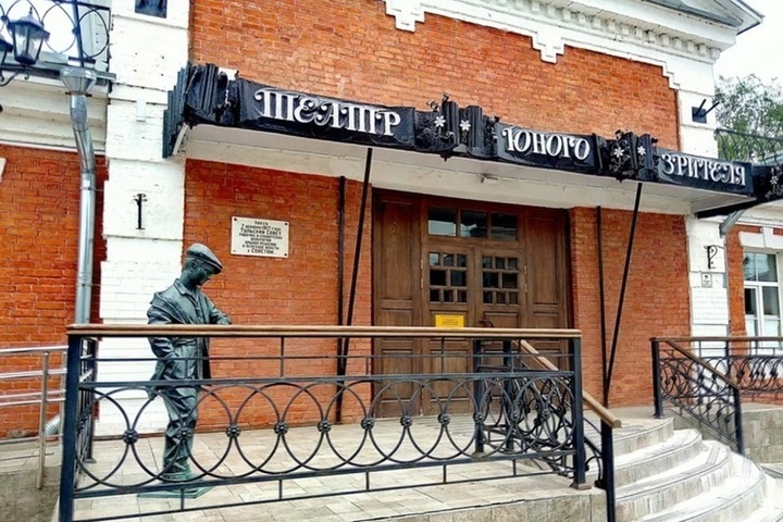 Il Teatro della Gioventù di Tula Investe in Tecnologia di Illuminazione Avanzata con un Nuovo Pannello di Controllo da 1,6 Milioni di Rubli