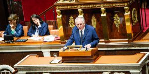 "Bayrou all'Assemblea nazionale: la grave situazione delle finanze pubbliche e le sfide del futuro"