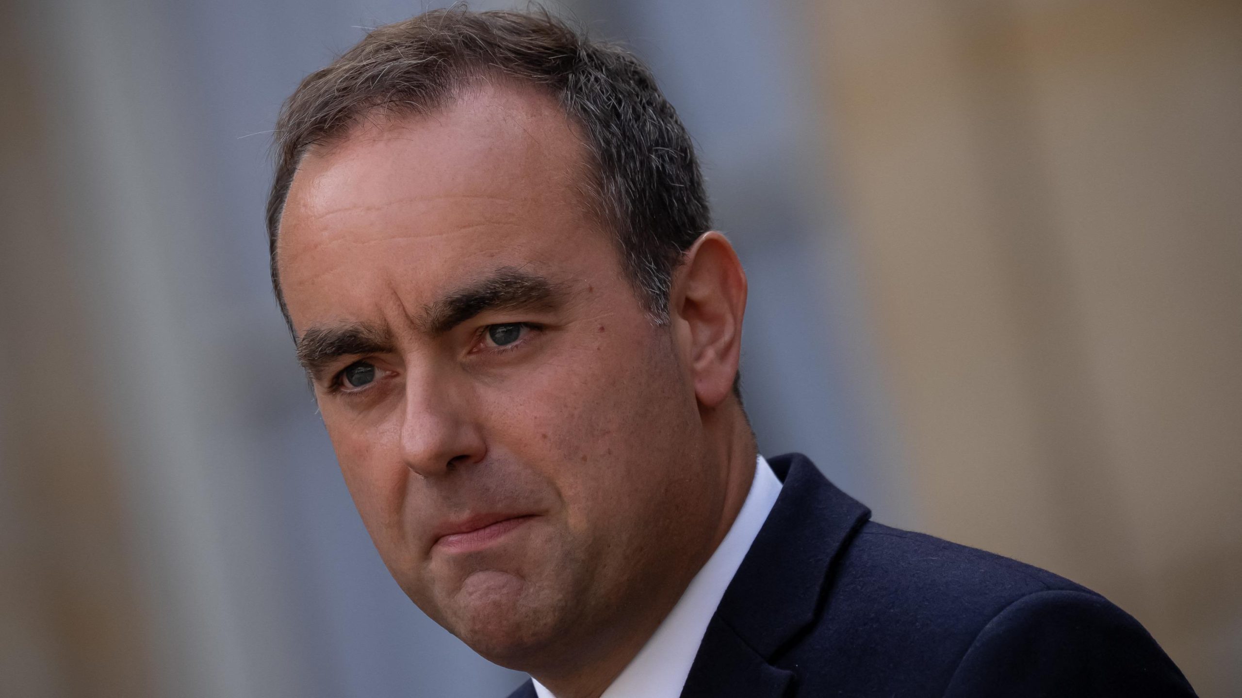 Sébastien Lecornu il Ministro più giovane e longevo della quinta repubblica francese sotto la presidenza di Macron