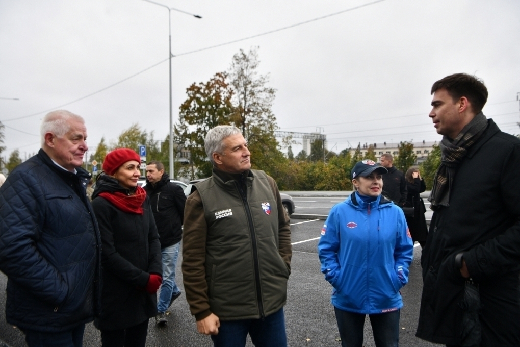 Nuovo Parcheggio a Petrozavodsk: Il Capo della Repubblica di Carelia Inaugura un'Importante Infrastruttura per la Città