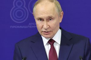"Vladimir Putin: Il presidente che non si concede pause neanche per il compleanno"