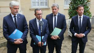 "La sfida della destra francese: coesione e leadership in discussione"