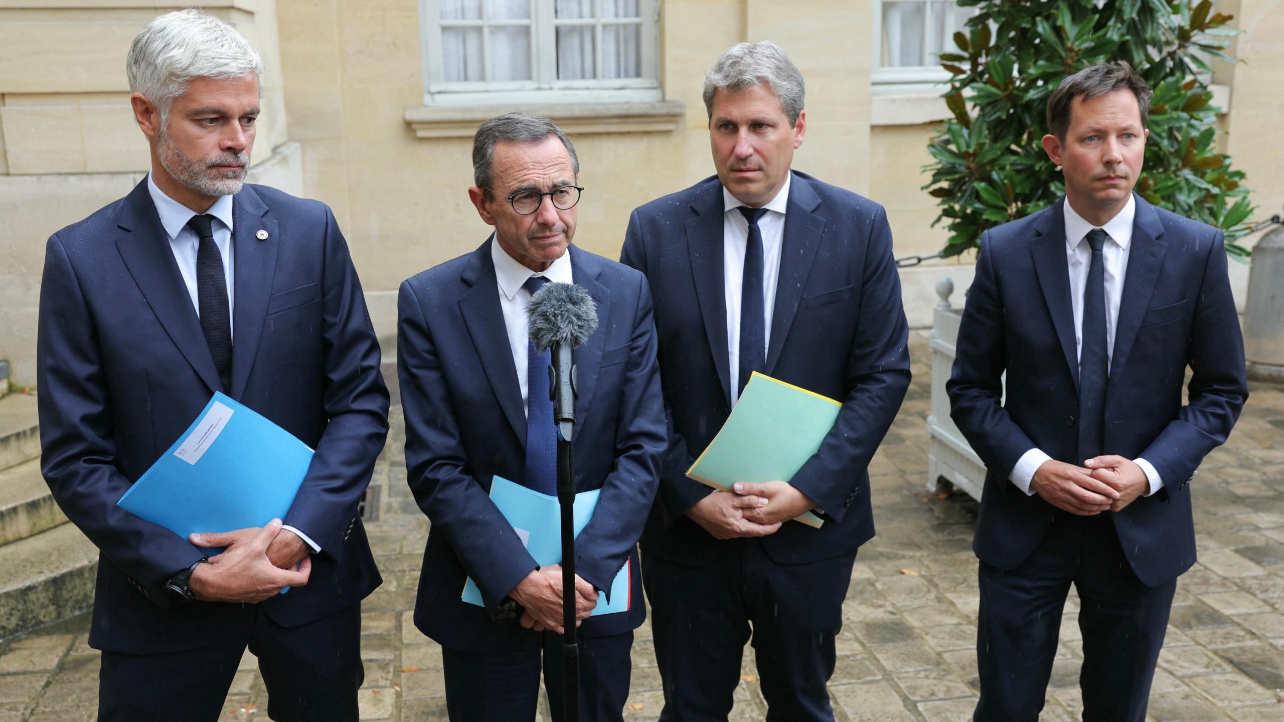 "La sfida della destra francese: coesione e leadership in discussione"