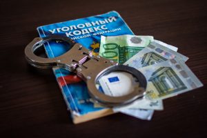 "La lotta alla corruzione: il caso dell'uomo di San Pietroburgo e il capo della polizia"