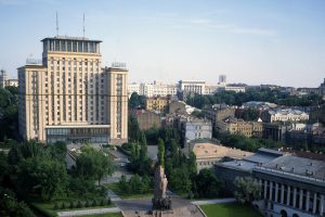 "Chiusura dello spazio aereo sopra l'Ucraina: una mossa per contrastare l'aggressione russa e garantire la sicurezza regionale"