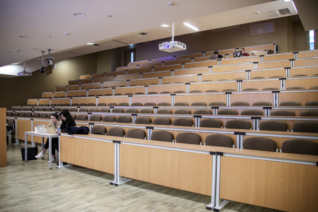 &quot;Nuove limitazioni sui posti a pagamento nelle università russe: equità nell&#039;accesso all&#039;istruzione superiore&quot;