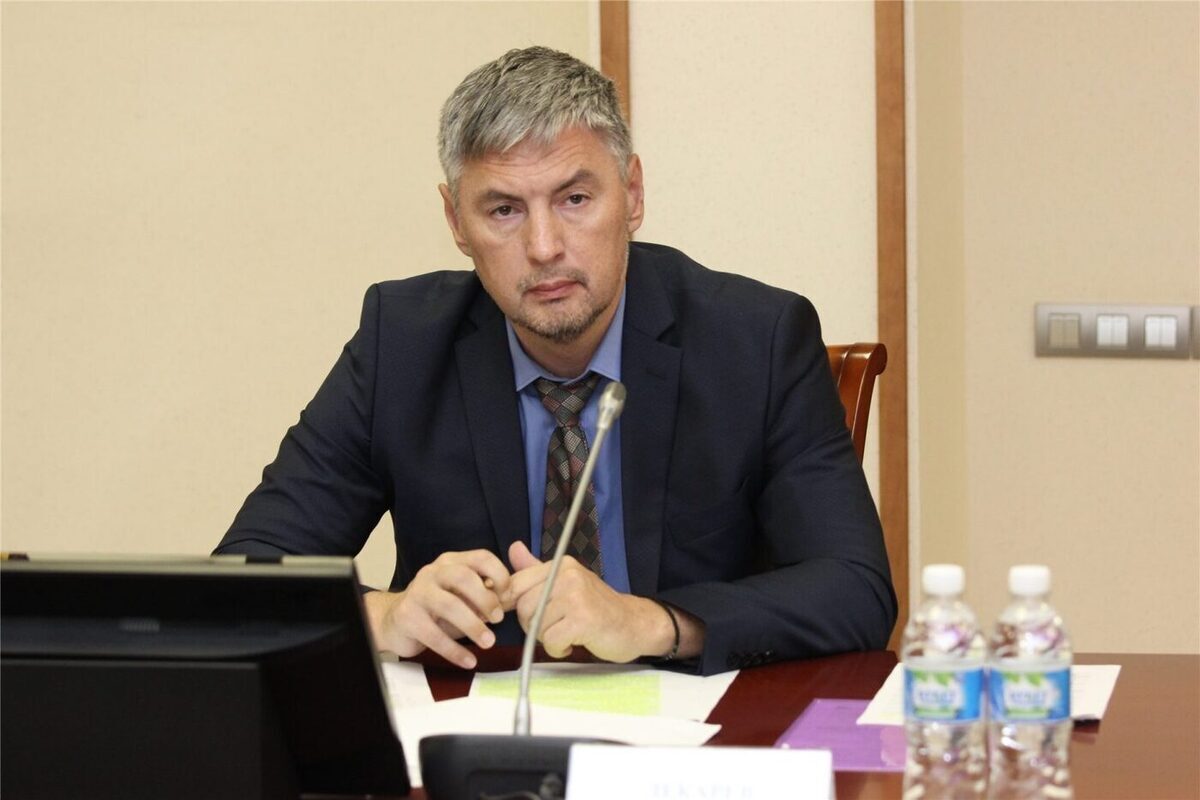 Dimissioni del Ministro dell'Industria e dell'Energia della Ciuvascia: Implicazioni per lo Sviluppo Economico della Regione