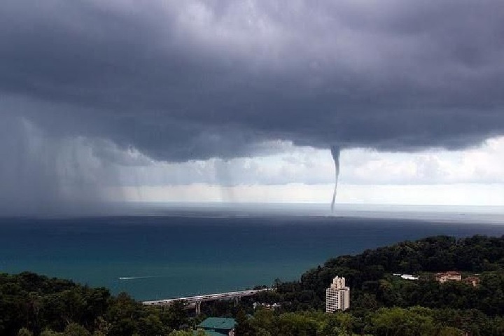В Сочи прогнозируют смерчи над морем