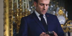 "Smartphone e potere: il documentario che svela il ruolo dei presidenti nella comunicazione politica"