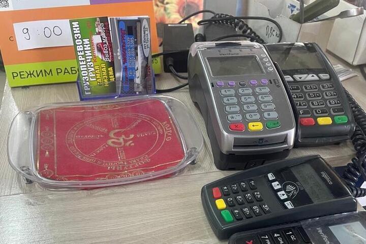 "Indagini sulla truffa bancaria: uomo processato per appropriazione indebita di migliaia di euro"