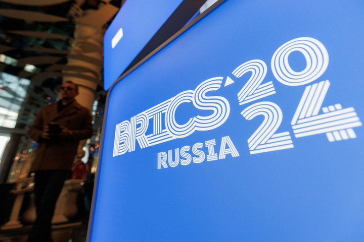 &quot;La dipendenza economica dei paesi BRICS dagli USA: le sfide e le opportunità per il futuro&quot;