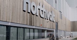"Northvolt chiude la produzione a Skellefteå: il futuro delle batterie per veicoli elettrici in Europa"