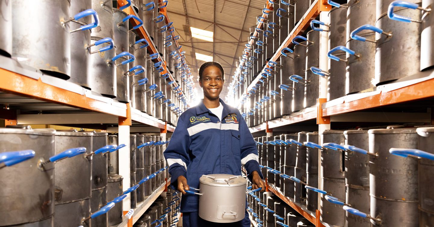 "Eni promuove la cucina pulita in Angola: tecnologie sostenibili per migliorare la vita delle comunità locali"