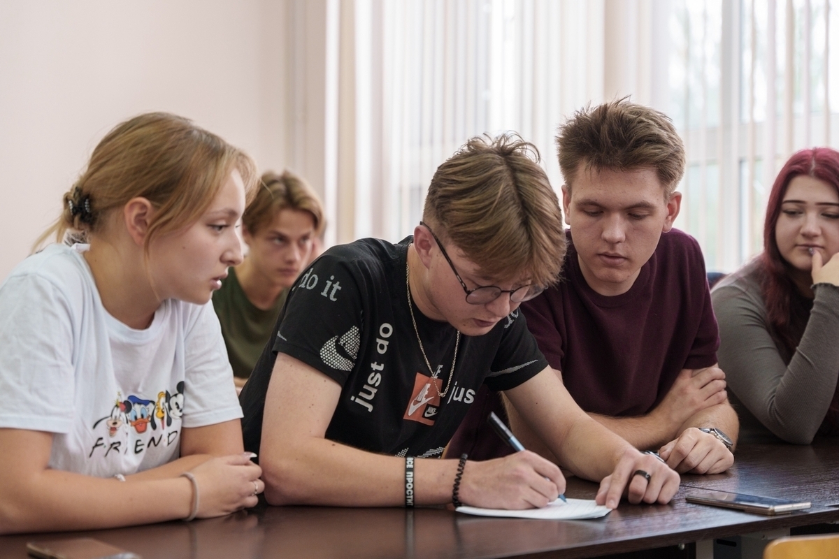 Первокурсники КГУ показали «свои ходы»