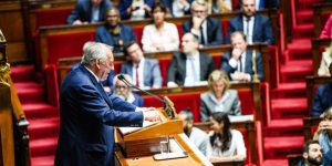 "La caduta del governo Bayrou: la crisi politica che scuote la Francia"