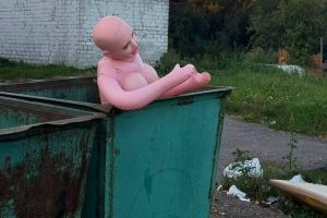 La storia della "Ragazza di Gomma" di Kostroma: una sorprendente scoperta sulla discarica