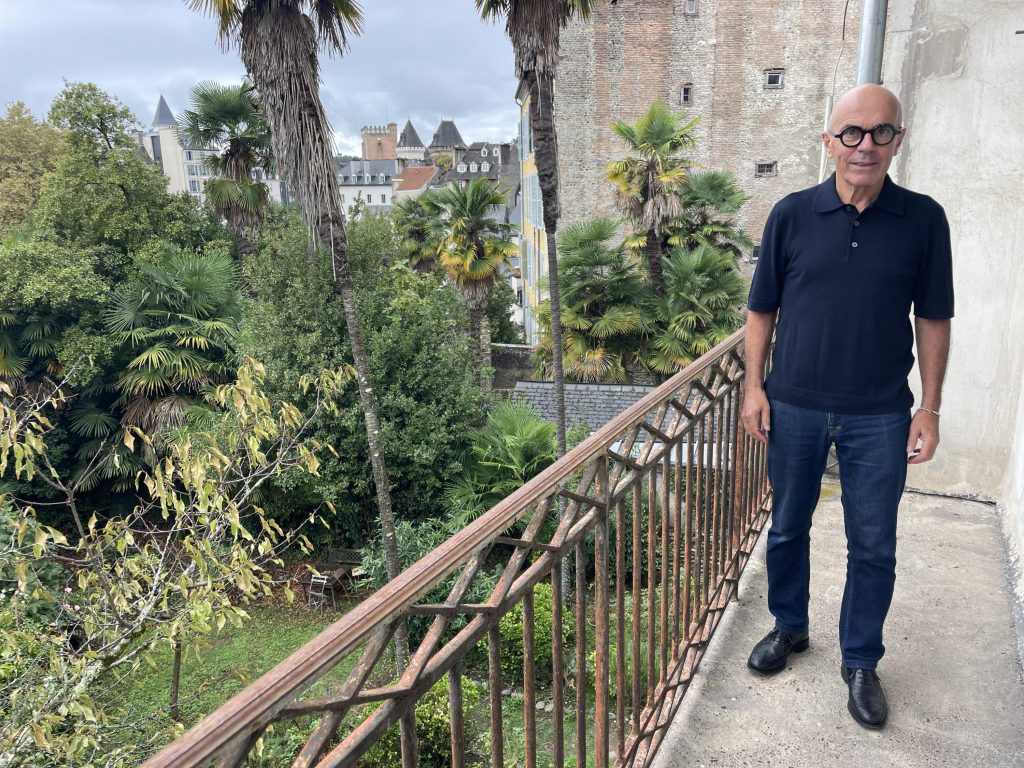 &quot;François Bayrou potrebbe candidarsi alle elezioni locali a Pau: attesa e interesse per il ritorno del politico di spicco francese&quot;