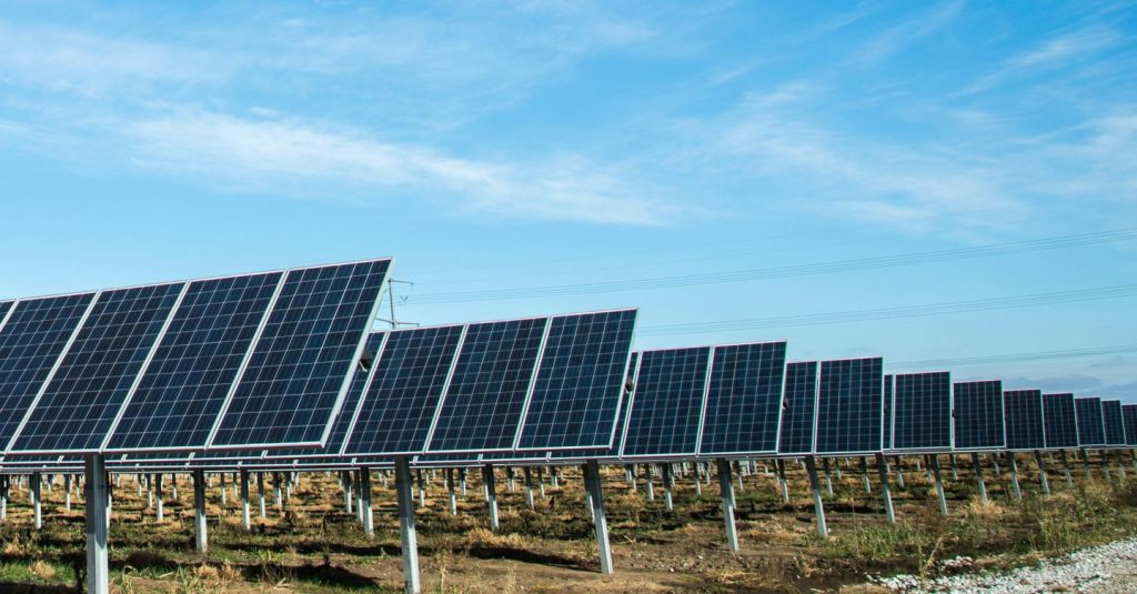 &quot;Rallentamento nel settore del fotovoltaico in Italia nel primo semestre del 2025: analisi dei dati e prospettive future&quot;