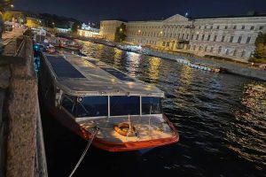 "Collisione tra la nave "Magica" e il ponte Belinskij a San Pietroburgo: indagini in corso"