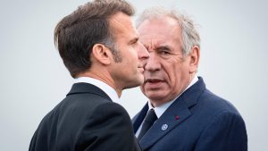 Lo scandalo di François Bayrou: la caduta di un leader politico per l'abuso di potere e corruzione