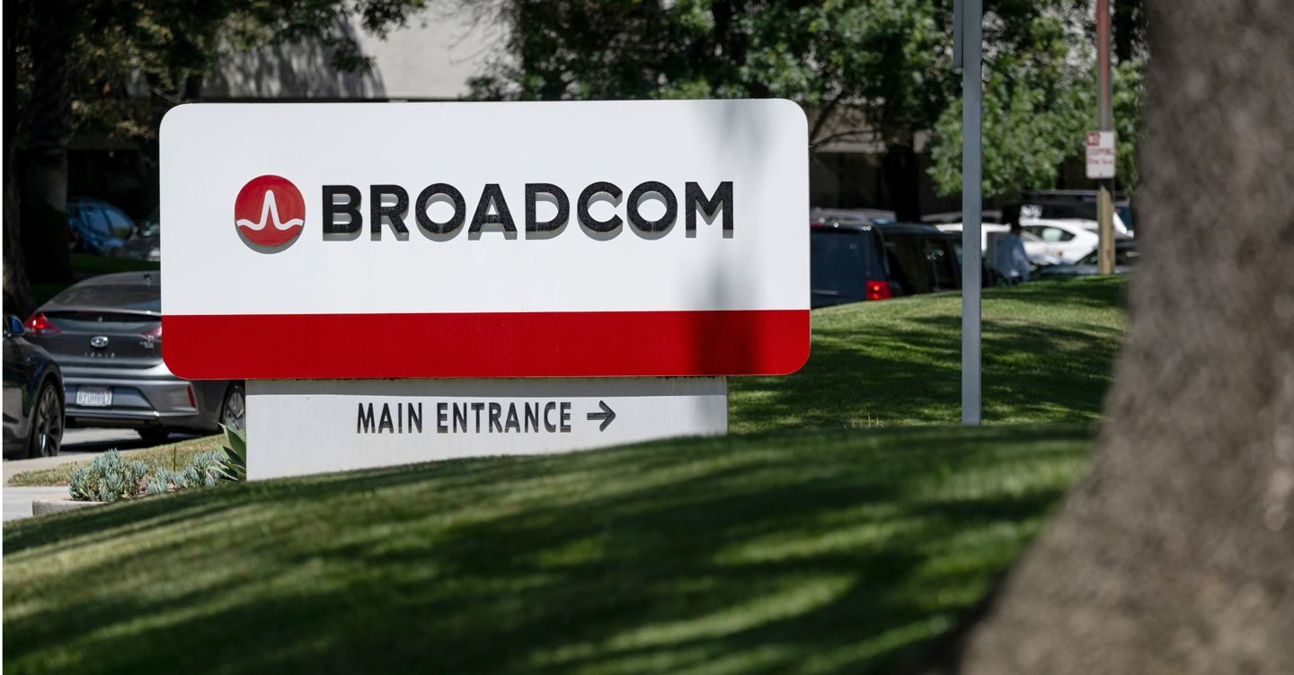 Broadcom supera le aspettative: crescita trainata dall'Intelligenza Artificiale e acquisizioni strategiche