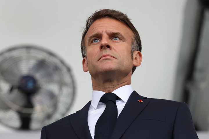 &quot;La critica di Алексей Пушков a Emmanuel Macron: un confronto tra due visioni politiche&quot;